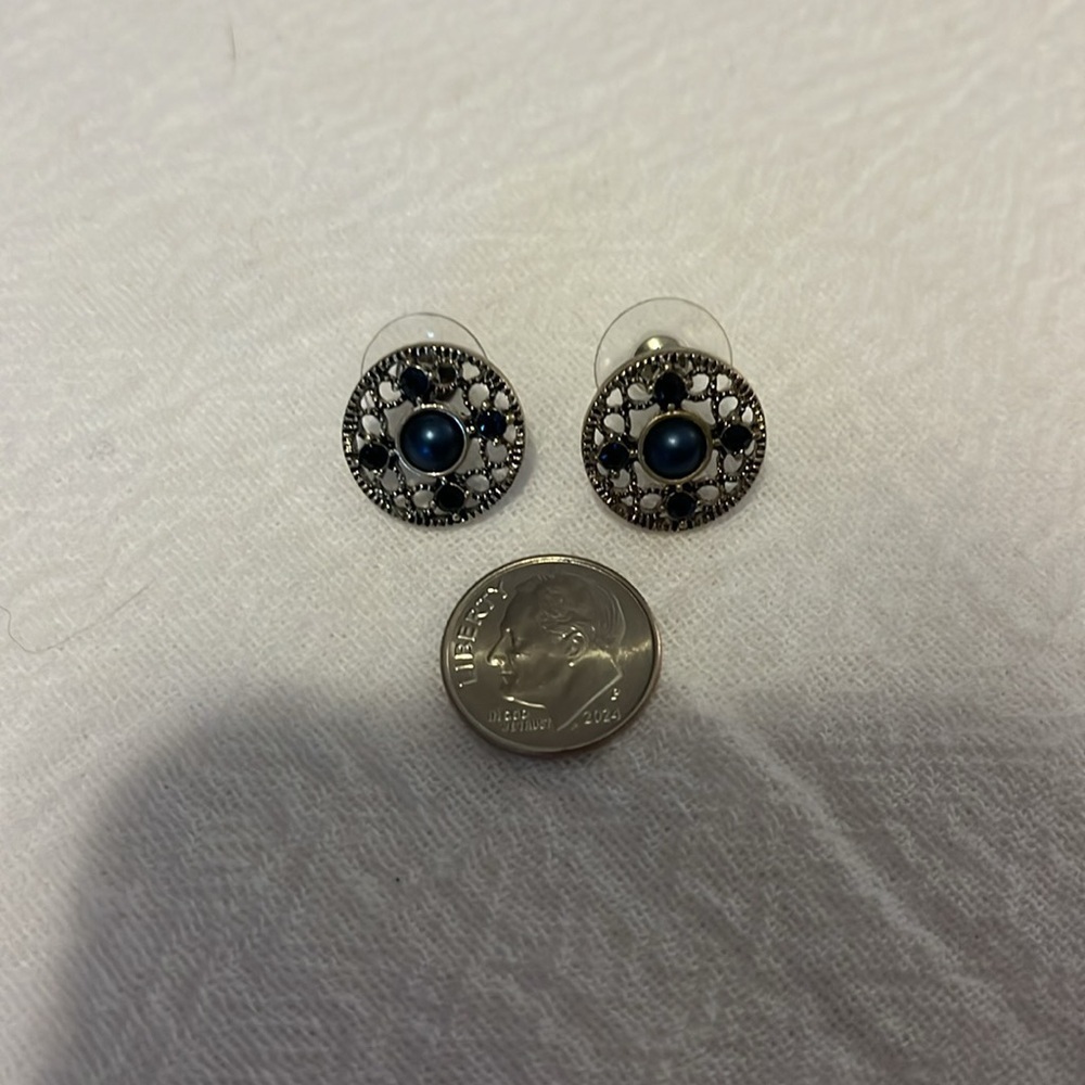 Blue earrings, costume jewelry, tarnished. - Picture 2 of 3